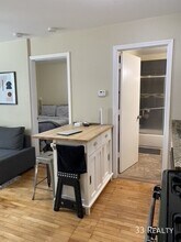 3240 N Clark St in Chicago, IL - Building Photo - Building Photo