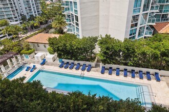 200 Sunny Isles Blvd, Unit 1003 in Sunny Isles Beach, FL - Building Photo - Building Photo