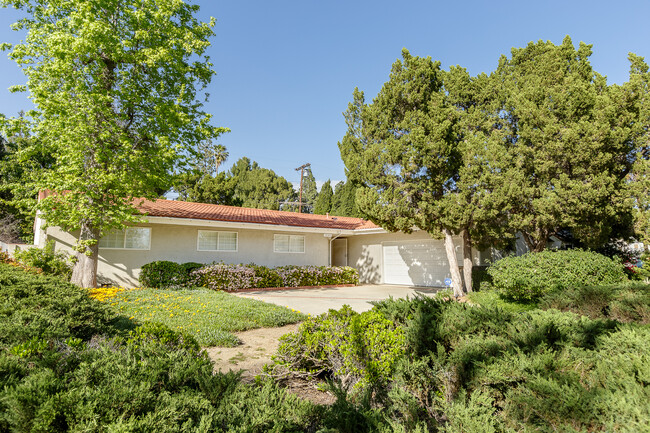 18355 Ludlow St in Los Angeles, CA - Foto de edificio - Building Photo