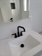 682 Whitney Ave, Unit 2 in New Haven, CT - Building Photo - Building Photo