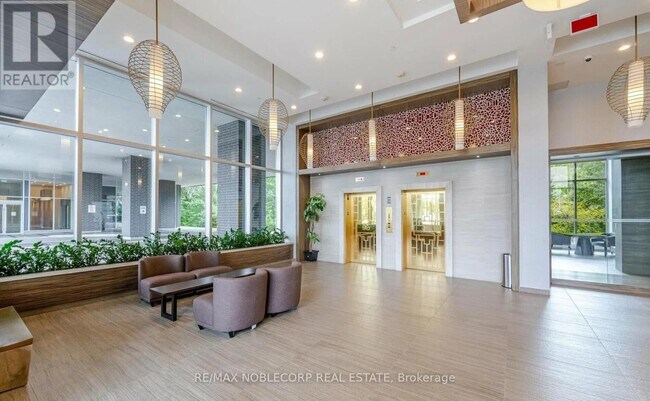 8763 Bayview Ave in Richmond Hill, ON - Building Photo - Building Photo