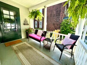 130 White St in Saratoga Springs, NY - Foto de edificio - Building Photo