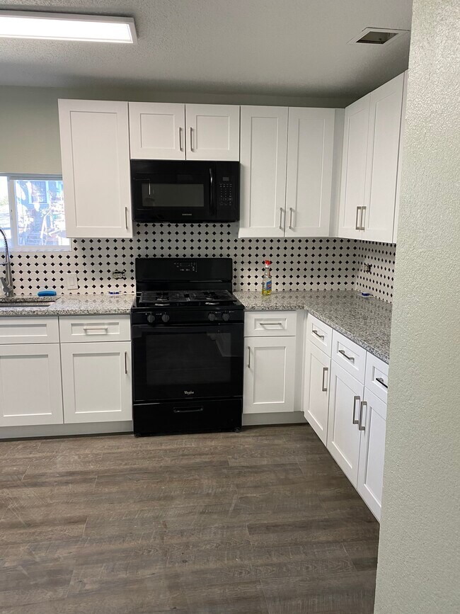 1601 W Woodlawn Ave in San Antonio, TX - Building Photo - Building Photo