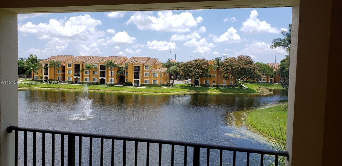 2301 W Preserve Way, Unit 306 in Miramar, FL - Building Photo