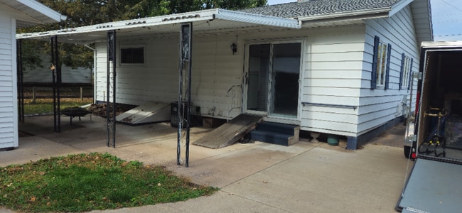 1105 Eddy Ln in Eau Claire, WI - Building Photo - Building Photo