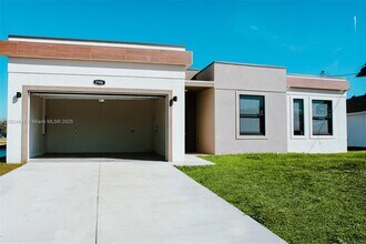 2906 65th St W in Lehigh Acres, FL - Building Photo - Building Photo