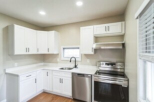 25 Slade St in Pawtucket, RI - Building Photo