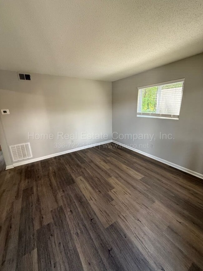 1004 Salisbury St in Kernersville, NC - Building Photo - Building Photo