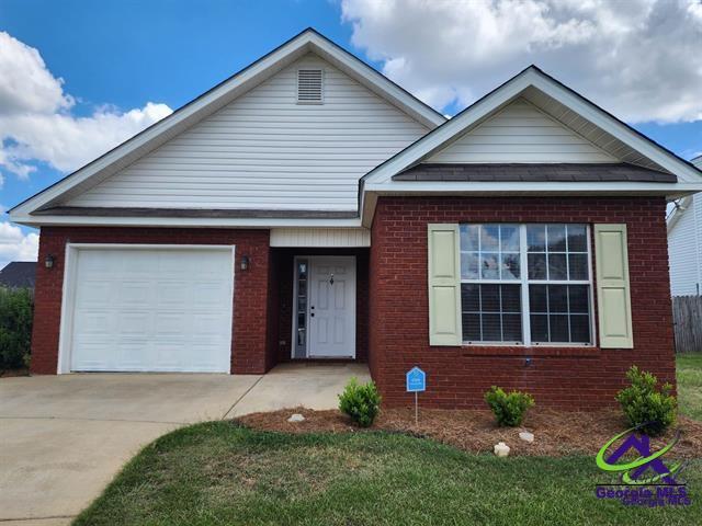123 Cedarland Dr in Warner Robins, GA - Building Photo