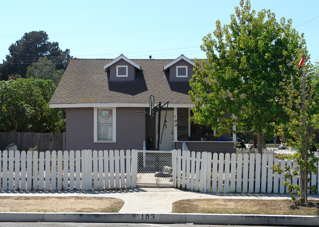 103 S E St in Oxnard, CA - Building Photo - Building Photo