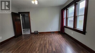 17 Theresa St in Kitchener, ON - Building Photo - Building Photo