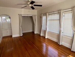 218 Strand St, Unit 218 and a half in Santa Monica, CA - Foto de edificio - Building Photo