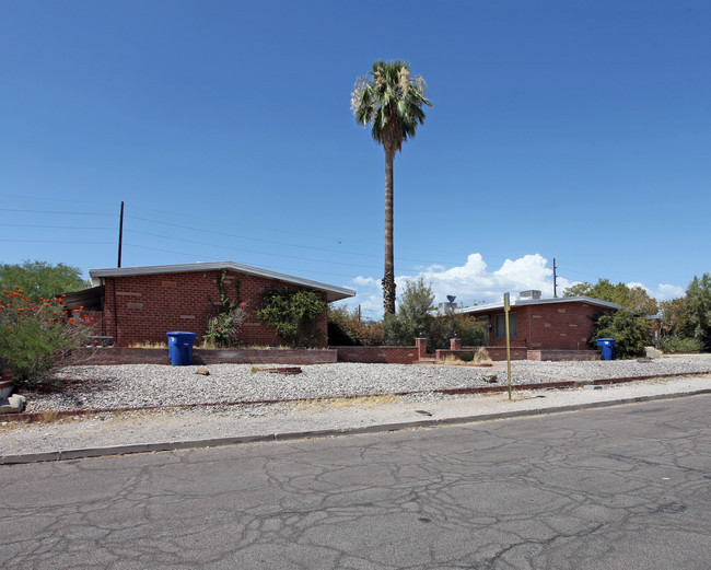 1321-1325 E Adams St in Tucson, AZ - Building Photo - Building Photo