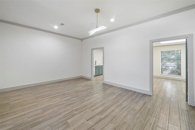 3010 Winding Way in Huntsville, TX - Foto de edificio - Building Photo