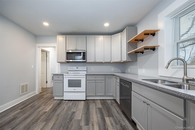 5 Orchard Pl in Poughkeepsie, NY - Building Photo - Building Photo