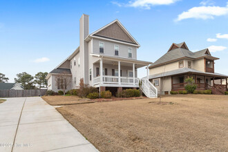 402 Jasmine Ln in Jacksonville, NC - Building Photo - Building Photo