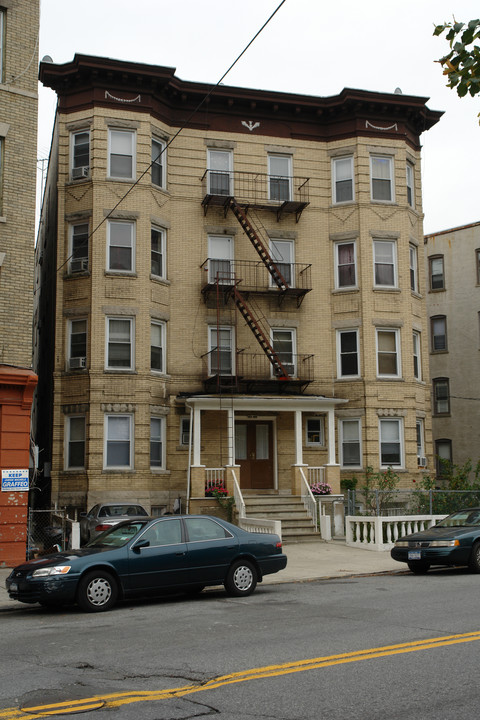 103-105 Mclean Ave in Yonkers, NY - Building Photo