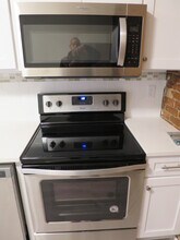 3 Elm St, Unit 1 in Somerville, MA - Foto de edificio - Building Photo