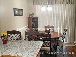 10425 Decatur Cir in Minneapolis, MN - Building Photo - Building Photo