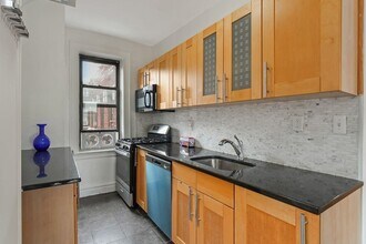 277 Harrison Ave, Unit E7 in Jersey City, NJ - Building Photo - Building Photo