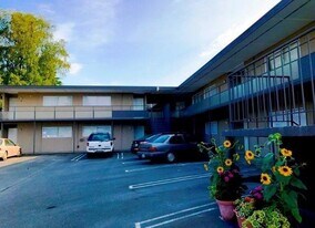 11758 Greenwood Ave N, Unit 9