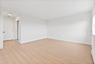 1017 Woodbine in Toronto, ON - Building Photo - Building Photo