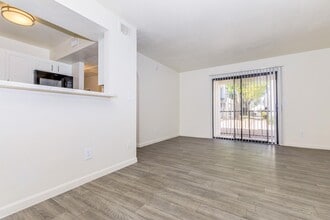 Mission Creek Apartments in Tucson, AZ - Foto de edificio - Building Photo