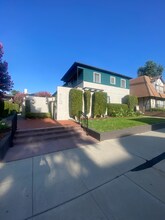 271 S El Molino Ave in Pasadena, CA - Building Photo - Building Photo
