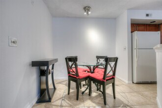 663 Vista Isles Dr in Plantation, FL - Building Photo - Building Photo