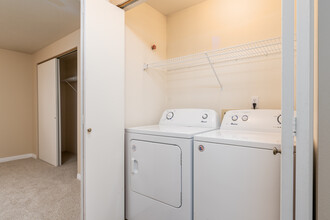 Cherry Bluffs & Cherry Ridge Apartments in Spokane, WA - Building Photo - Interior Photo