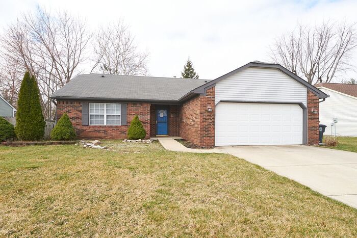 7432 Pebblebrook W Dr in Indianapolis, IN - Building Photo