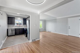 1909 Gardenia Ave in Royal Oak, MI - Building Photo - Building Photo