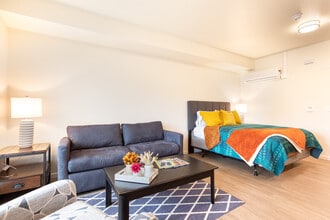 Terraces at Nevin in Richmond, CA - Foto de edificio - Interior Photo