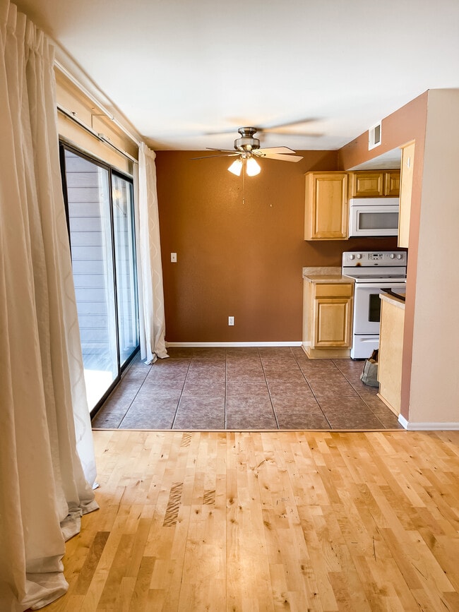 9797 E Peakview Ave, Unit C8 in Englewood, CO - Foto de edificio - Building Photo