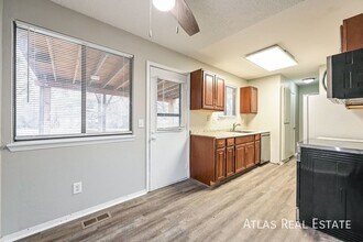 2 S Macon Ct in Aurora, CO - Building Photo - Building Photo