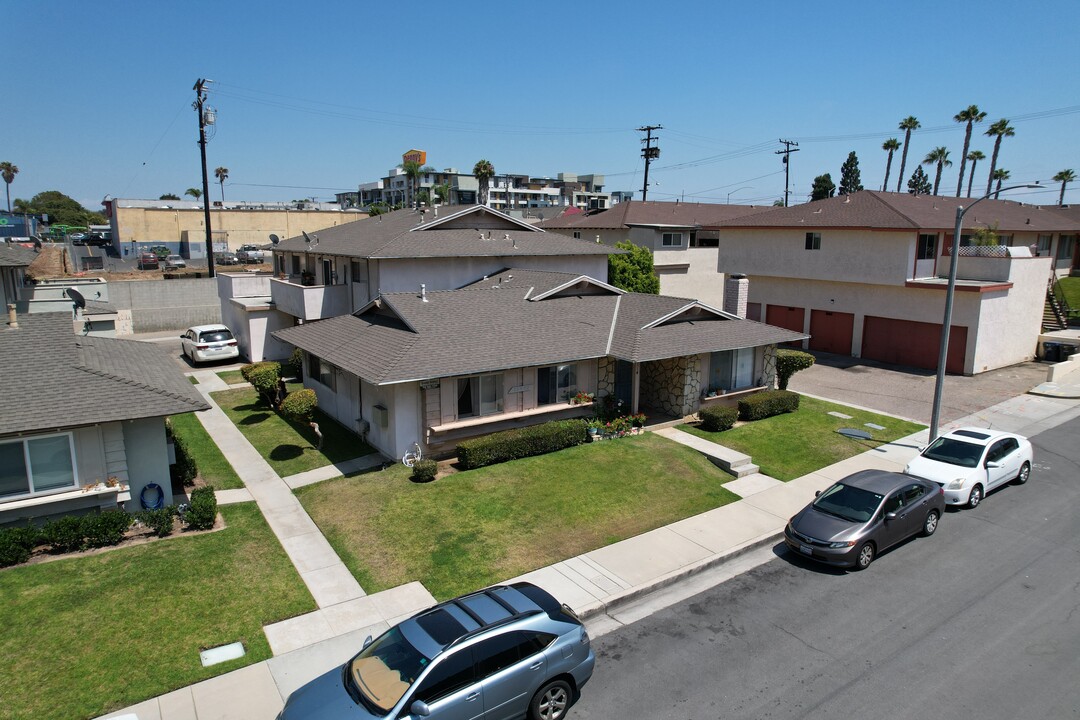 18442 Steep Ln in Huntington Beach, CA - Building Photo