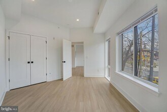 4200 Lancaster Ave, Unit 404 in Philadelphia, PA - Foto de edificio - Building Photo