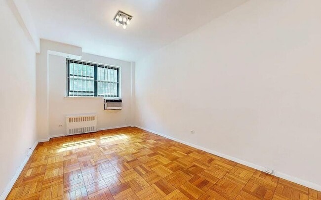 225 E 26th St in New York, NY - Building Photo - Building Photo