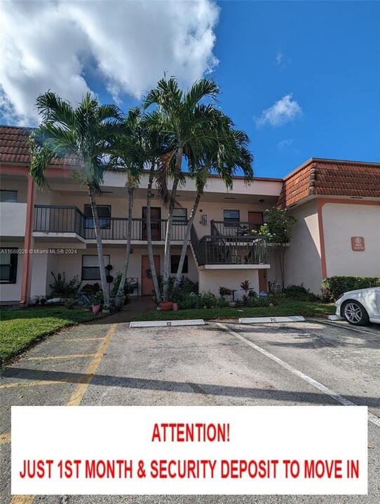 860 NE 207th Terrace in Miami, FL - Building Photo