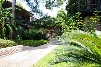 The Bordeaux in Houston, TX - Building Photo - Building Photo