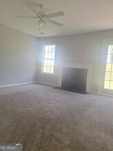 5646 One Lake Way in College Park, GA - Building Photo - Building Photo