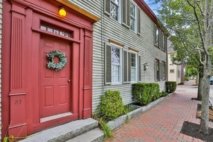 37 Federal St in Newburyport, MA - Building Photo