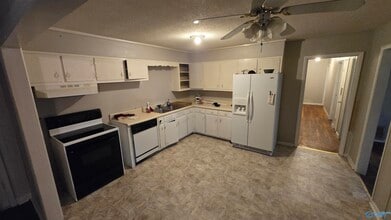 2206 Glen Iris Cir NW in Huntsville, AL - Building Photo - Building Photo