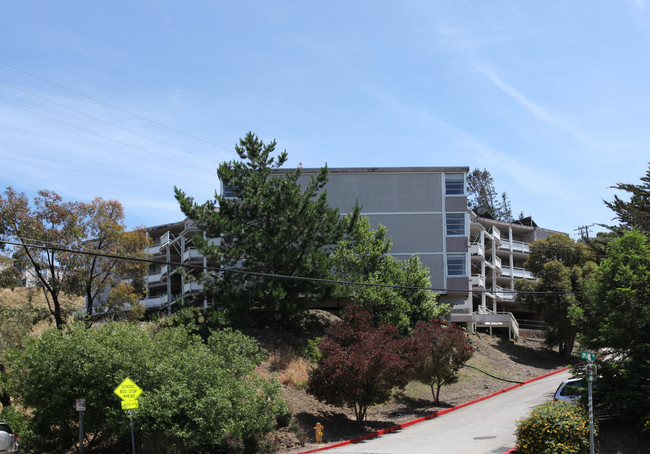 Madera Vista Apartments in Corte Madera, CA - Building Photo - Building Photo