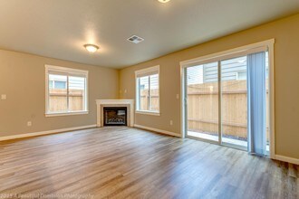 Covington Manor Townhomes in Vancouver, WA - Building Photo - Building Photo