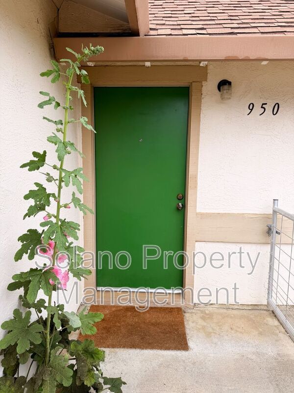 950 Pembroke Way in Dixon, CA - Building Photo - Building Photo