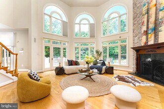 1445 Mayhurst Blvd in McLean, VA - Building Photo - Building Photo