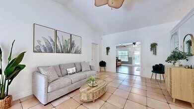 11805 W Fisherman Ln in Homosassa, FL - Building Photo - Building Photo