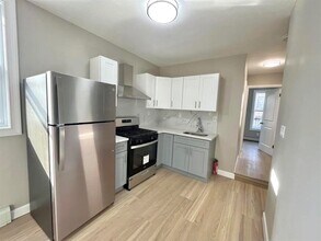 208 7th St in Jersey City, NJ - Building Photo - Building Photo