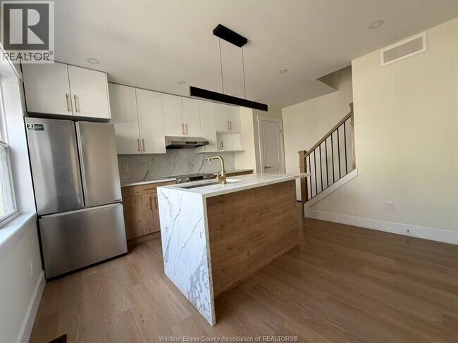 160 Askin Ave in Windsor, ON - Foto de edificio - Building Photo